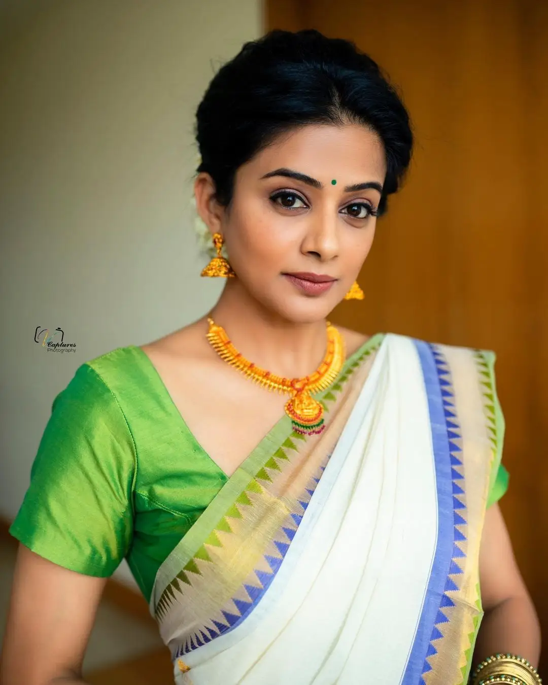 Priyamani In South Indian Traditional White Saree Green Blouse